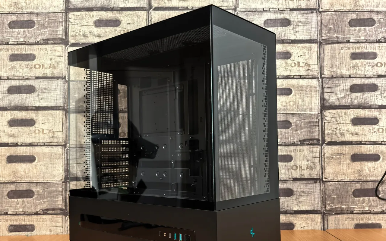 Boîtier PC gaming à circulation d'air optimale ou boîtier fermé : lequel refroidit vraiment mieux ? — Esthétique et performances : les panneaux en verre changent-ils quelque chose ?