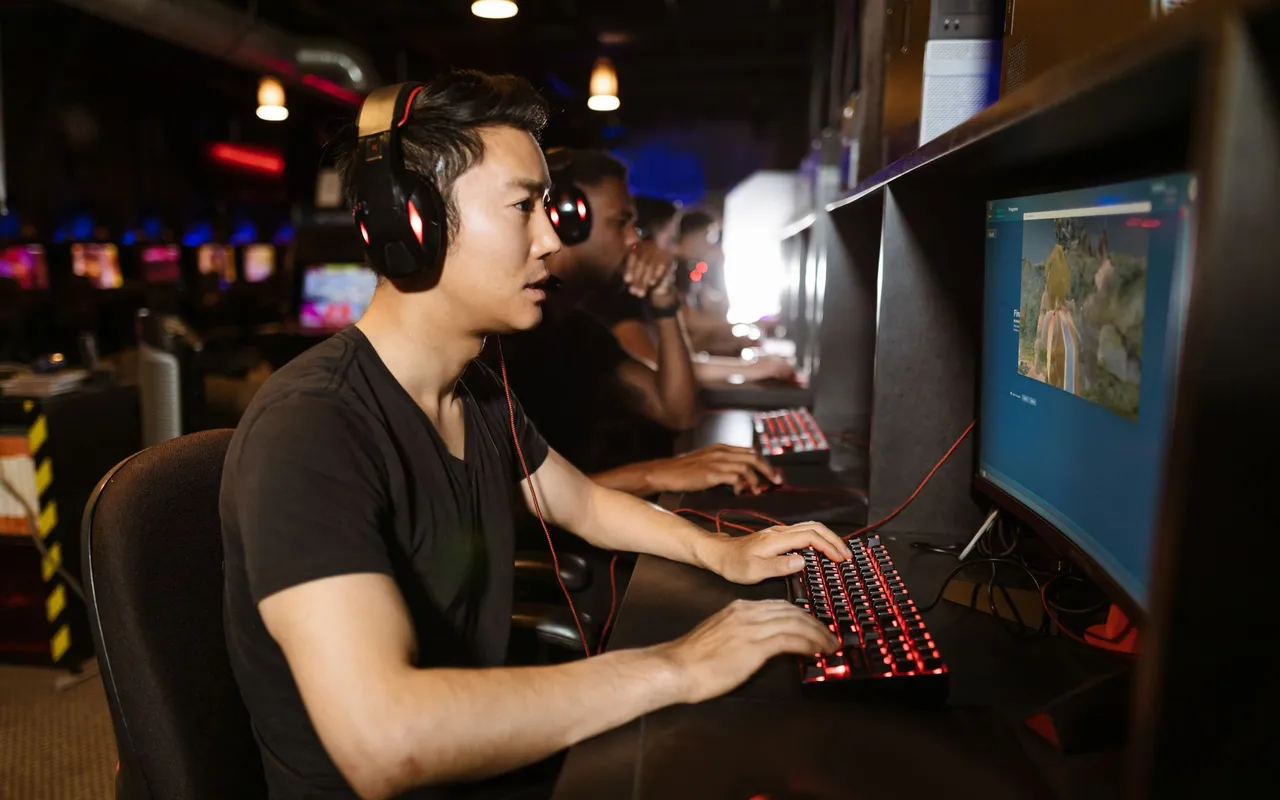 Écran 240Hz vs 360Hz pour gaming : 4 différences qui changent vraiment la donne — Quel est le meilleur écran pour jouer en gaming ?